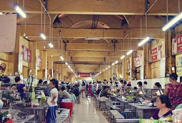 Không gian bên trong một khu hàng tại Chợ Cồn