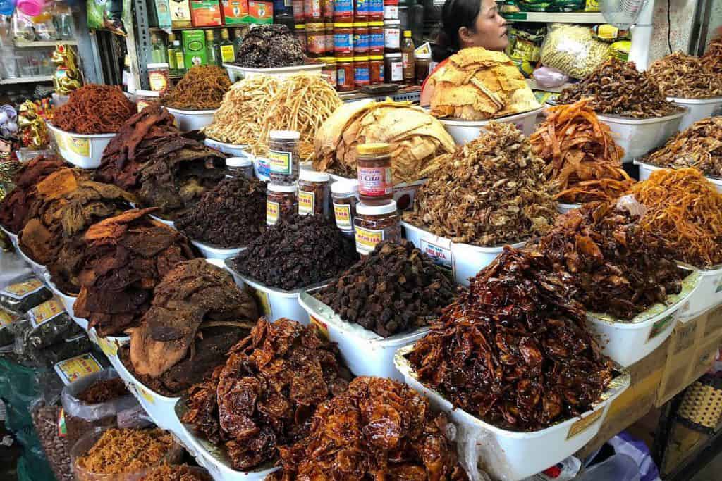 Các loại thực phẩm và gia vị tại chợ